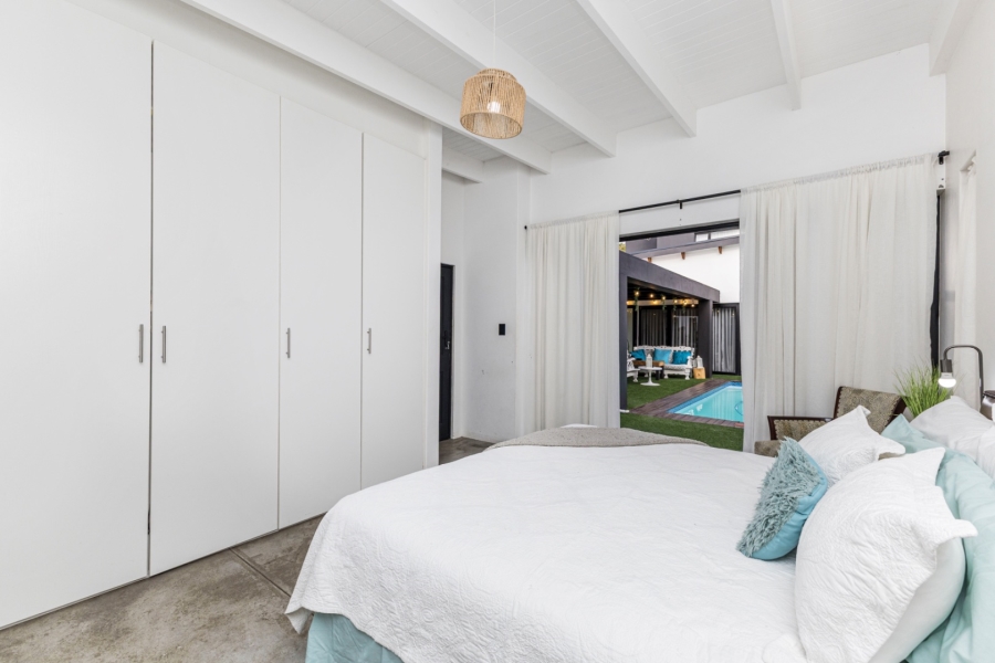 5 Bedroom Property for Sale in Mikro Park Western Cape